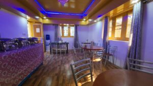 restaurant-melodies-crown-cottages-batseri-sangla