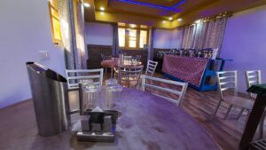 restaurant-melodies-crown-cottages-batseri-sangla