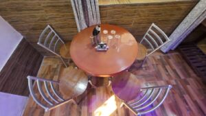 restaurant-melodies-crown-cottages-batseri-sangla