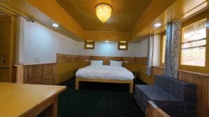 hotel-room-melodies-crown-cottages-batseri-sangla