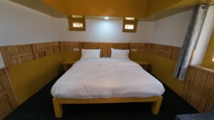 hotel-room-melodies-crown-cottages-batseri-sangla