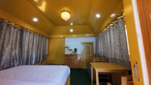 hotel-room-melodies-crown-cottages-batseri-sangla
