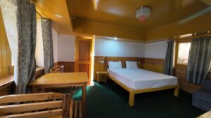 hotel-room-melodies-crown-cottages-batseri-sangla