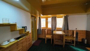 hotel-room-melodies-crown-cottages-batseri-sangla