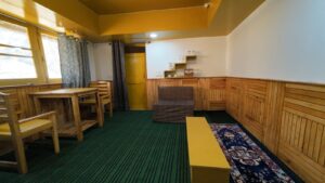 hotel-room-melodies-crown-cottages-batseri-sangla