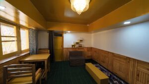 hotel-room-melodies-crown-cottages-batseri-sangla