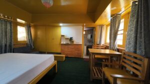 hotel-room-melodies-crown-cottages-batseri-sangla
