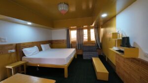 hotel-room-melodies-crown-cottages-batseri-sangla