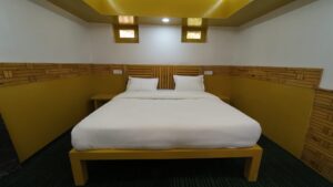 hotel-room-melodies-crown-cottages-batseri-sangla