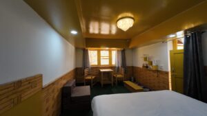 hotel-room-melodies-crown-cottages-batseri-sangla