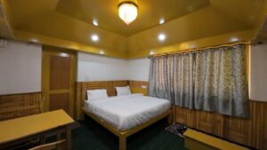 hotel-room-melodies-crown-cottages-batseri-sangla